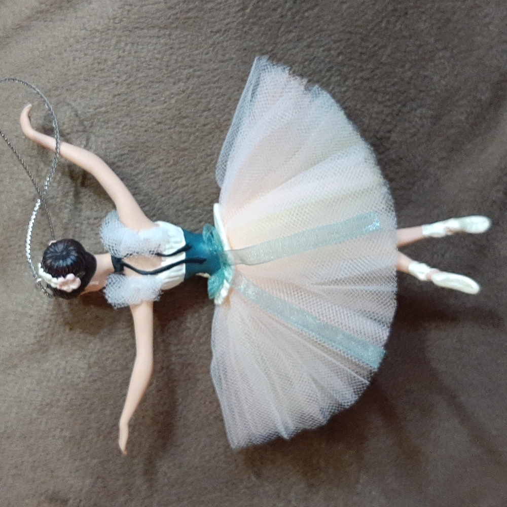 Barbie Lighter than Air porcelain ornament - Picture 6 of 15